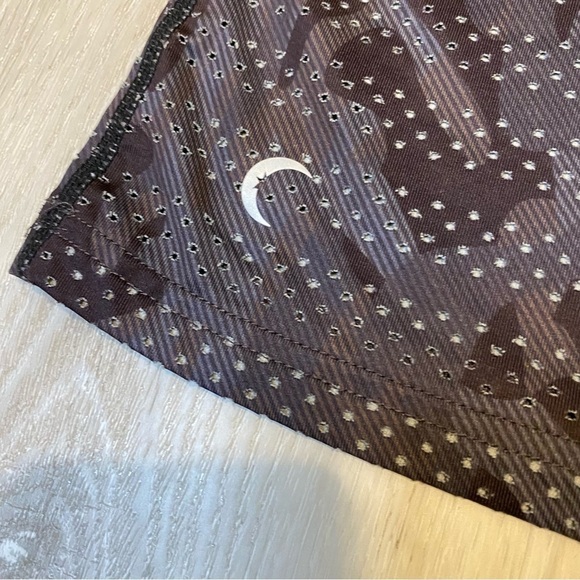 Zyia Black Camo Chill Perforated Mesh Stripe Tank, Gray/Black Camo, Size Small - Picture 5 of 9